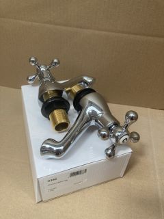 PAIR OF TRADITIONAL CROSSHEAD BATH/BASIN PILLAR TAPS IN CHROME - RRP £160: LOCATION - RACKING 2