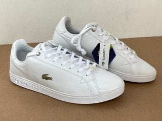 LACOSTE GRADUATE PRO TRAINERS IN WHITE - UK 11: LOCATION - E1