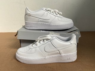 NIKE AIR FORCE 1 TRAINERS IN WHITE - UK 6 - RRP £110.00: LOCATION - E4