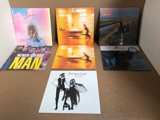 QTY OF VINYL RECORDS TO INCLUDE FLEETWOOD MAC RUMOURS VINYL: LOCATION - H14