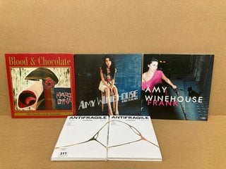 5 X ASSORTED VINYL ALBUMS TO INCLUDE "FRANK" BY AMY WINEHOUSE: LOCATION - H7