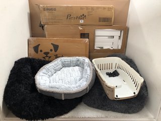 QTY OF ASSORTED PET ITEMS TO INCLUDE PAWHUT INDOOR MESH PET COT METAL FRAME - MODEL D04-033: LOCATION - WH1