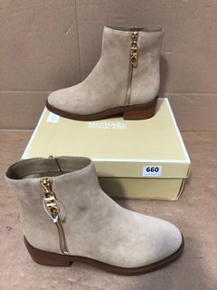 MICHAEL KORS REGAN FLAT SUEDE BOOTS IN CAMEL-UK SIZE 6.5 : RRP £108.00: LOCATION - G13