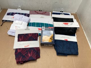 QTY OF ASSORTED JOHN LEWIS & PARTNERS MENS CLOTHING IN VARIOUS SIZES TO INCLUDE RALPH LAUREN 3 PACK STRETCH COTTON CLASSIC TRUNK - SIZE M: LOCATION - G14