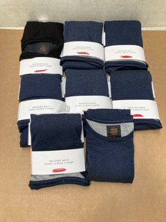 QTY OF ASSORTED JOHN LEWIS & PARTNERS MENS CLOTHING IN VARIOUS SIZES TO INCLUDE BRUSHED BACK SHORT SLEEVE T-SHIRT IN NAVY- UK SIZE S: LOCATION - G14