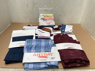 QTY OF ASSORTED JOHN LEWIS & PARTNERS MENS CLOTHING IN VARIOUS SIZES TO INCLUDE 5 PACK JERSEY BOXERS- UK SIZE M: LOCATION - G14