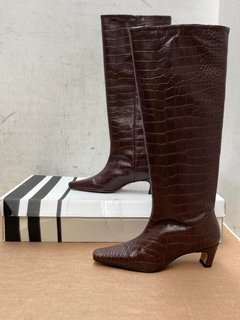 JOHN LEWIS & PARTNERS SYNDIE LEATHER LONG BOOTS IN BIRCH- UK SIZE 5 : RRP £169.00: LOCATION - G15