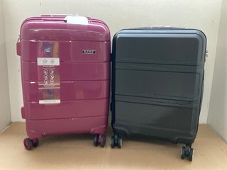 2 X HARDSHELL LIGHTWEIGHT 360 SWIVEL KONO SUITCASES IN MAROON AND CARBON FIBRE BLACK: LOCATION - WH4