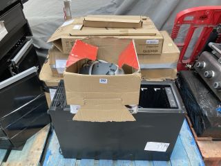 QTY OF ASSORTED APPLIANCE ITEMS SPARES & REPAIRS: LOCATION - A2 (KERBSIDE PALLET DELIVERY)