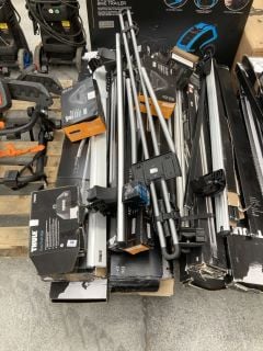 PALLET OF ASSORTED ROOF BARS TO INCLUDE THULE FREERIDE ROOF BAR: LOCATION - B2 (KERBSIDE PALLET DELIVERY)