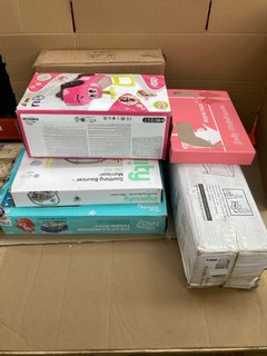 QTY OF ASSORTED CHILDRENS ITEMS TO INCLUDE DISNEY BABY THE LITTLE MERMAID TWINKLE TROVE LIGHTS AND MUSIC ACTIVITY GYM: LOCATION - E12