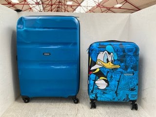 2 X ASSORTED SIZED LUGGAGE SUITCASES: LOCATION - E11