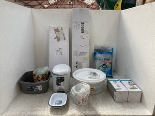 QTY OF ASSORTED HOUSE HOLD ITEMS TO INCLUDE 2 X KITCHEN CRAFT ROTARY BEAN SLICERS , ADDIS BATHROOM BIN IN WHITE: LOCATION - E9