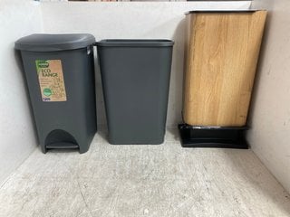 3 X ASSORTED ITEMS TO INCLUDE ROTHO PLASTIC AND WOOD LOOK BIN IN BLACK AND BROWN: LOCATION - H6