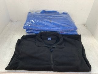 5 X ADULT CLASSIC ZIP UP FLEECE JACKETS IN BLACK AND BLUE SIZE: S , M AND 2XL: LOCATION - F4