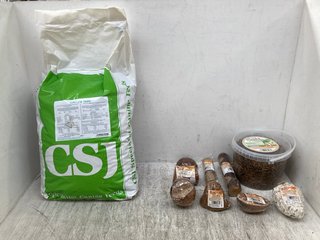 QTY OF ASSORTED ANIMAL FOOD ITEMS TO INCLUDE CHUBBY ORIGINAL HALF FILLED COCONUT - TWIN PACK BB: 05/25: LOCATION - F5