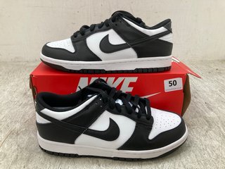 NIKE DUNK LOW LACE UP TRAINERS IN BLACK AND WHITE SIZE: 6: LOCATION - E1