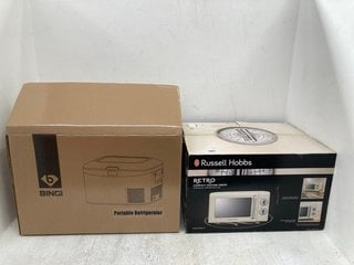 2 X ASSORTED ITEMS TO INCLUDE RUSSELL HOBBS RETRO COMPACT VINTAGE CREAM MANUAL MICROWAVE: LOCATION - F15