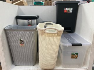 4 X ASSORTED PLASTIC BINS AND LAUNDRY HAMPERS TO INCLUDE LARGE CLEAR PLASTIC STORAGE BOX: LOCATION - F18