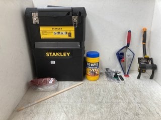 QTY OF ASSORTED TOOL ITEMS TO INCLUDE STANLEY MOBILE WORK CENTRE WITH METAL LATCHES: LOCATION - G0