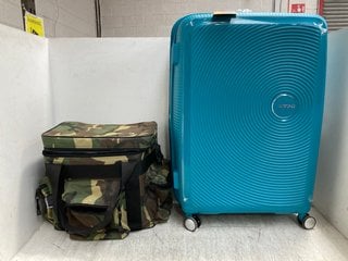 AMERICAN TOURISTER LARGE HARDSHELL SUITCASE IN BLUE TO INCLUDE CAMOUFLAGE PRINT HEAVY DUTY BAG IN GREEN MULTI: LOCATION - G5