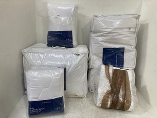 5 X ASSORTED BED ITEMS TO INCLUDE SOAK AND SLEEP SUPER KING SIZE QUILTED WATERPROOF COOLMAX MATTRESS PROTECTOR: LOCATION - G7