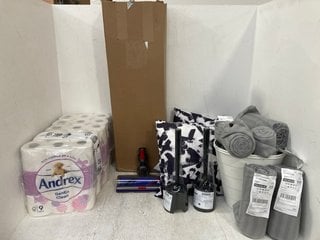 QTY OF ASSORTED ITEMS TO INCLUDE QTY OF IKEA SMALL FLEECE BLANKETS IN GREY: LOCATION - G7