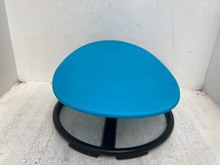 METAL BASE SWIVEL SEAT IN BLUE AND BLACK: LOCATION - G12