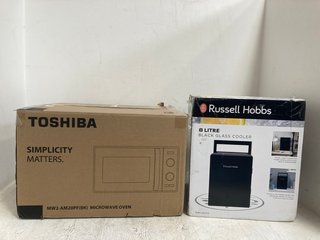 TOSHIBA MICROWAVE OVEN MODEL: MW2-AM20PF TO INCLUDE RUSSELL HOBBS 8L BLACK GLASS COOLER: LOCATION - H2