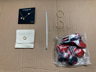 5 X ASSORTED WOMENS JEWELLERY ITEMS TO INCLUDE JOHN LEWIS AND PARTNERS SIMPLE GOLD HOOP EARRING PAIR: LOCATION - G15