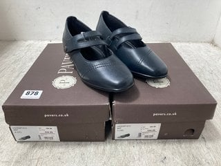 2 X PAVERS WOMENS LEATHER VELCRO STRAP SHOES IN NAVY SIZE: 4 AND 5: LOCATION - G16