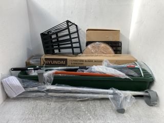 QTY OF ASSORTED GARDEN ITEMS TO INCLUDE HYUNDAI ELECTRIC LEAF BLOWER MODEL: HYBV3000E: LOCATION - E17