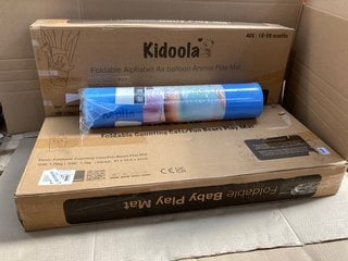 3 X ASSORTED ITEMS TO INCLUDE KEPLIN YOGA MAT IN LIGHT BLUE: LOCATION - E16