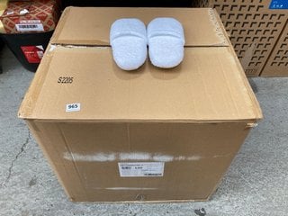 BOX OF 100 LUXURY TOWELLING CLOSED TOE OPEN HEEL SLIPPERS IN WHITE (ONE SIZE): LOCATION - E15