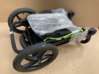 FOLD DOWN CHILDRENS STROLLER IN BLACK: LOCATION - E13