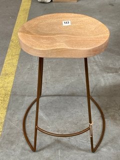 NKUKU LOKO SHORT STOOL IN NATURAL: LOCATION - B5