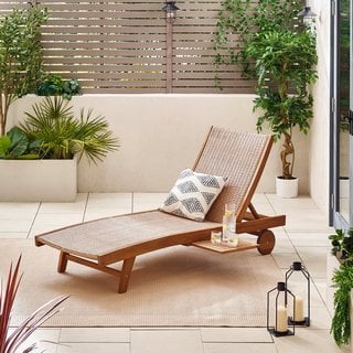 NATA SOLID WOOD AND RATTAN SUN LOUNGER - GARDEN - RRP £179.99: LOCATION - A5