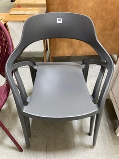 PAIR OF JOHN LEWIS & PARTNERS PLASTIC DINING CHAIRS IN CHARCOAL: LOCATION - A6