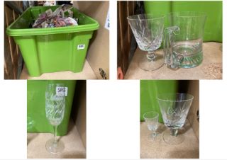 (COLLECTION ONLY) QTY OF ASSORTED VINTAGE GLASSWARE ITEMS TO INCLUDE CLEAR GLASS BEER JUG: LOCATION - BR14