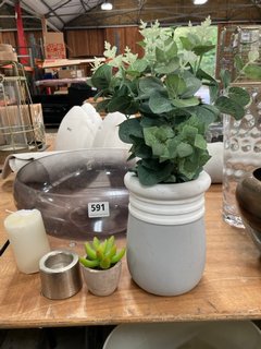 (COLLECTION ONLY) QTY OF ASSORTED HOMEWARE ITEMS TO INCLUDE POTTED ARTIFICIAL HOUSE PLANT IN WHITE POT: LOCATION - C8