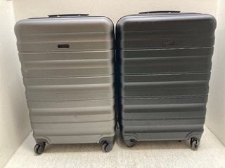 JOHN LEWIS & PARTNERS 2 X MEDIUM HARD SHELL WHEELED COMBINATION LOCK SUITCASES IN BLACK/GRAPHITE: LOCATION - AR3