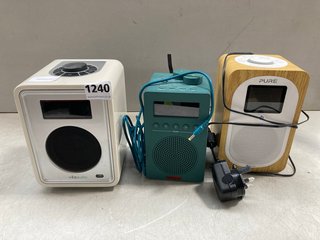 3 X ASSORTED RADIOS TO INCLUDE VITA AUDIO R1 TABLETOP RADIO IN CREAM: LOCATION - BR12