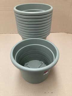 11 X VECA RECYCLED PLASTIC 30CM TERRA LAGUNA PLANT POTS IN AQUA GREEN PLASTIC: LOCATION - B4