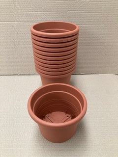 12 X VECA RECYCLED PLASTIC VASO 18CM PLANT POTS IN TERRACOTTA: LOCATION - B4