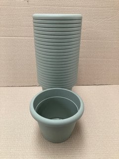 25 X VECA RECYCLED PLASTIC VASO 18CM PLANT POTS IN SAGE GREEN: LOCATION - B4