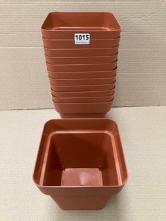 11 X VECA RECYCLED PLASTIC CLEO SQUARE STYLE PLANT POTS IN TERRACOTTA: LOCATION - B4