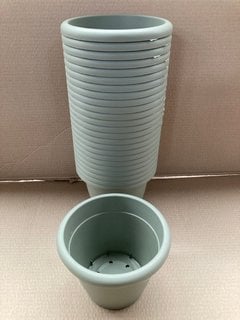 25 X VECA RECYCLED PLASTIC VASO 20CM PLANT POTS IN SAGE GREEN: LOCATION - B4