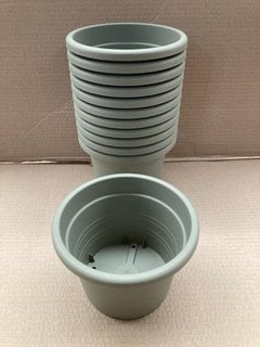 12 X VECA RECYCLED PLASTIC VASO 18CM PLANT POTS IN SAGE GREEN: LOCATION - B4