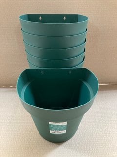 6 X VECA RECYCLED PLASTIC CLEO 25CM WALL HUNG PLANTERS IN DARK GREEN: LOCATION - B4