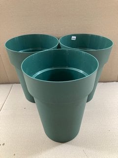 3 X VECA RECYCLED PLASTIC CLEO ALTO VASO TALL PLANT POTS IN DARK GREEN: LOCATION - B4